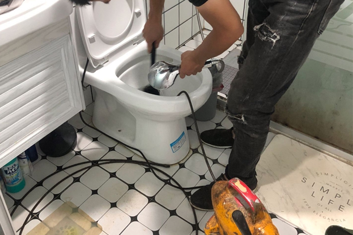 梧州马桶堵塞自己疏通还是找师傅?专业上门服务让你省时更省心